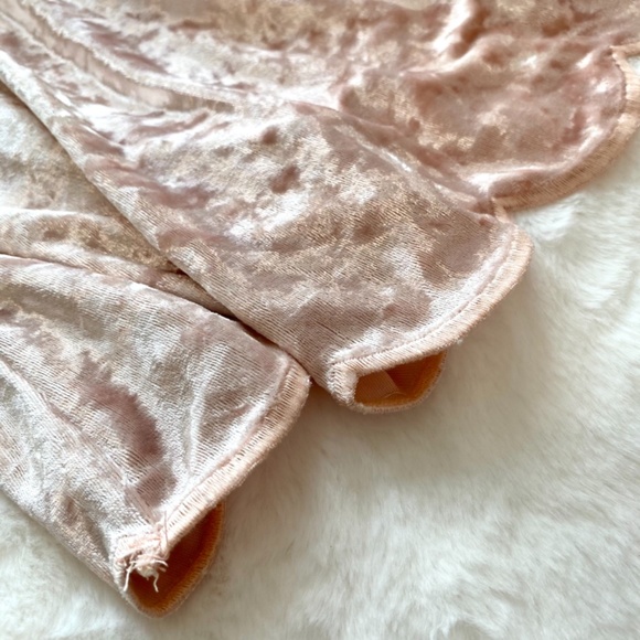 NWT Velvet Pink Top from Francesca’s Size Medium - Picture 3 of 16